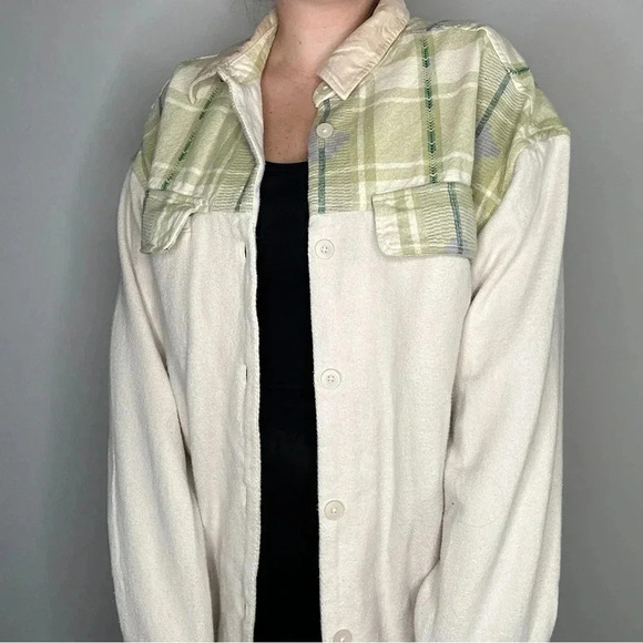 Urban Outfitters Cream‎ Shirt Jacket with Green Plaid Details - Picture 2 of 7